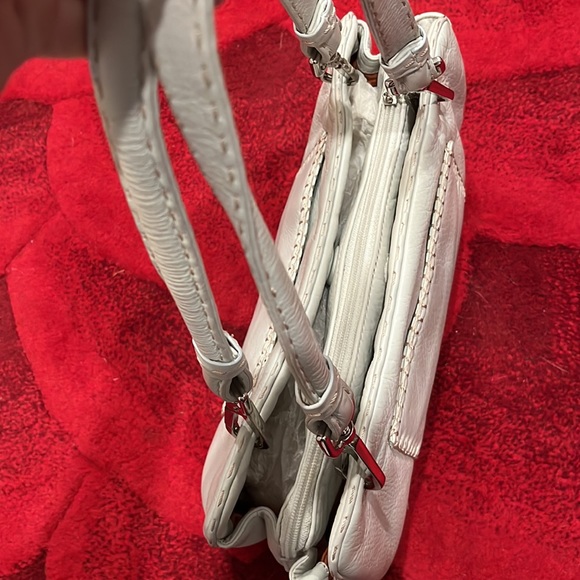 LIKE NEW Donald J Pliner leather shoulder bag - Picture 4 of 9